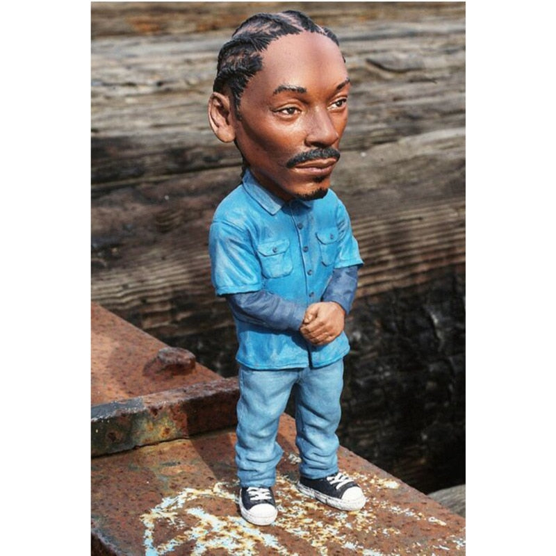 Tiny tributes to hip-hop history. Our miniature figure of Snoop Dogg honors the pioneers of old-school rap. These sleek, iconic designs capture the essence of an era. Perfect for any music lover's display."